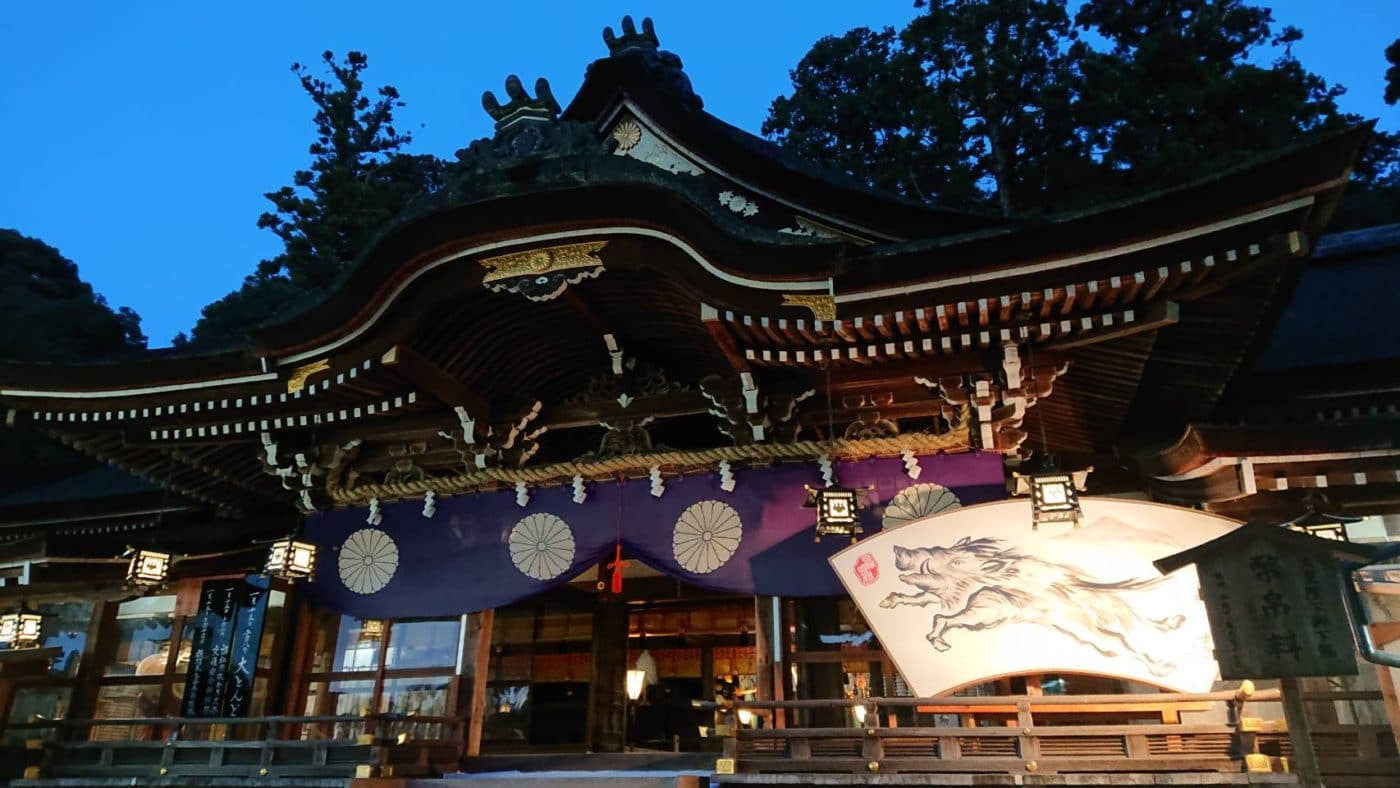 奈良の三輪明神大神神社拝殿