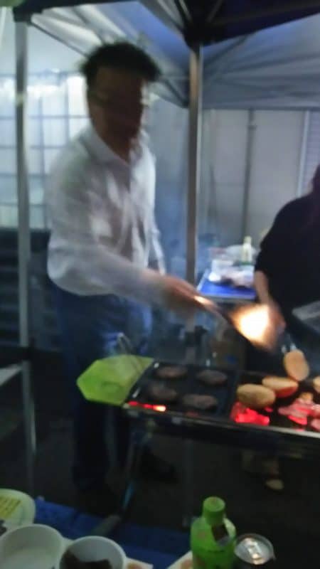 ヤマヒロ運輸のBBQに突撃 2 社長が肉を焼く