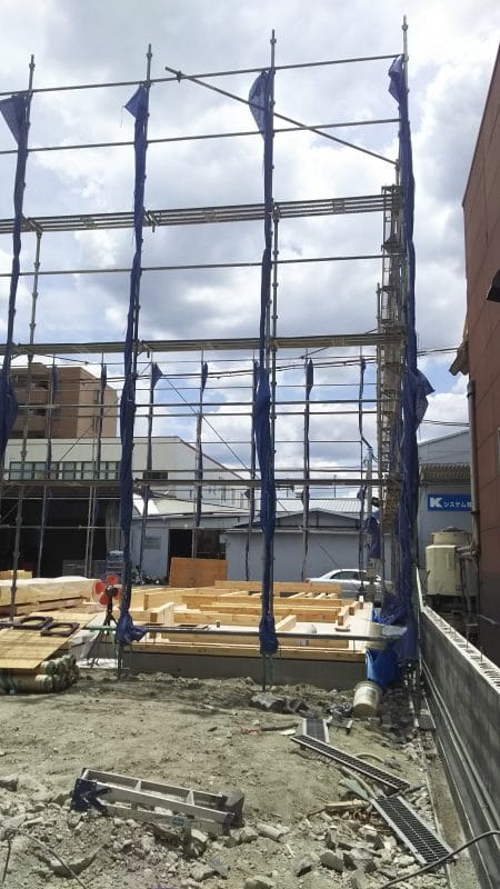 運送拠点が出来ていく!新社屋建造レポート2in東大阪 2 足場が組まれたぞ