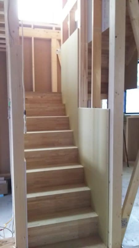 運送拠点が出来ていく!新社屋建造レポート2in東大阪 7 山田運送新社屋の階段が出来たぞ。