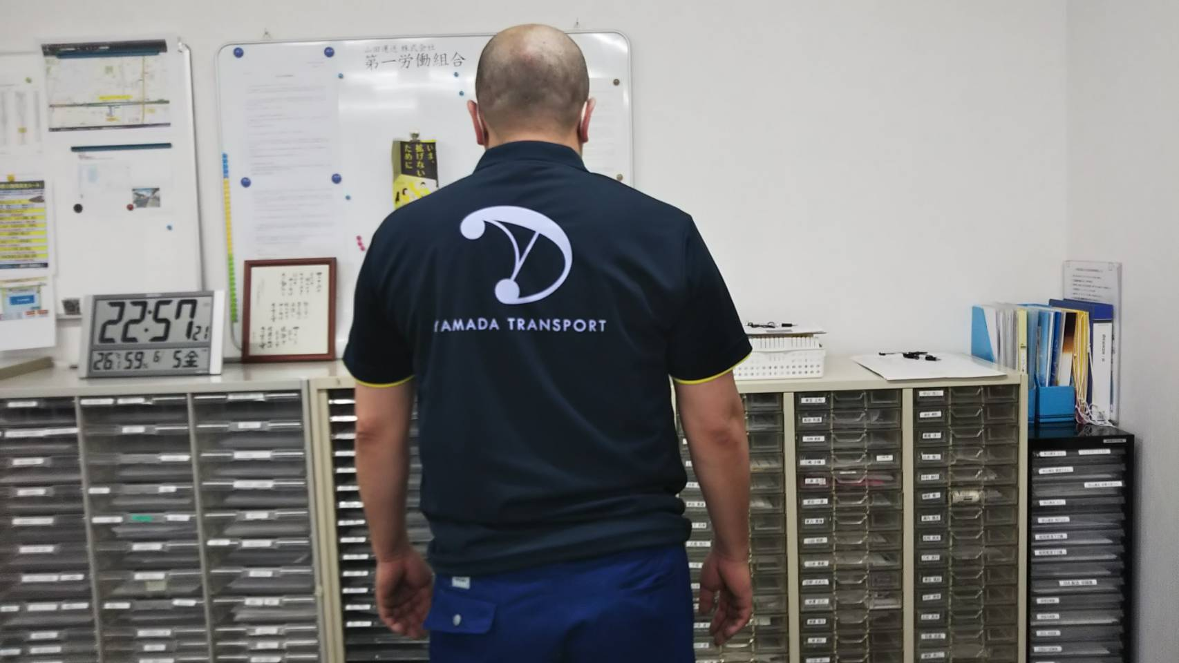 男性ドライバーの制服をリニューアルしました! 9 山田運送 夏服 カッコイイ