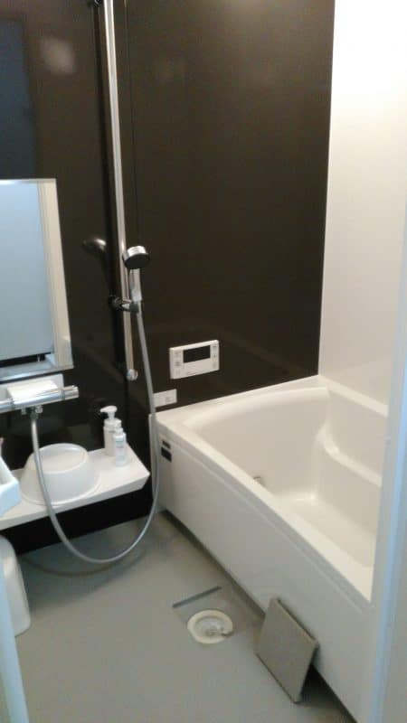 本社の女性ドライバー用の仮眠室、シャワールーム、オープン! 13 女性専用シャワー室