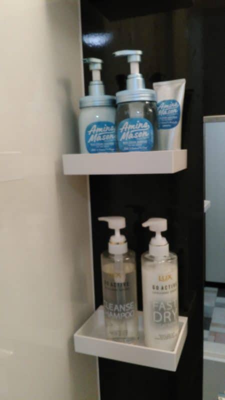 本社の女性ドライバー用の仮眠室、シャワールーム、オープン! 14 バス用品 おしゃれ