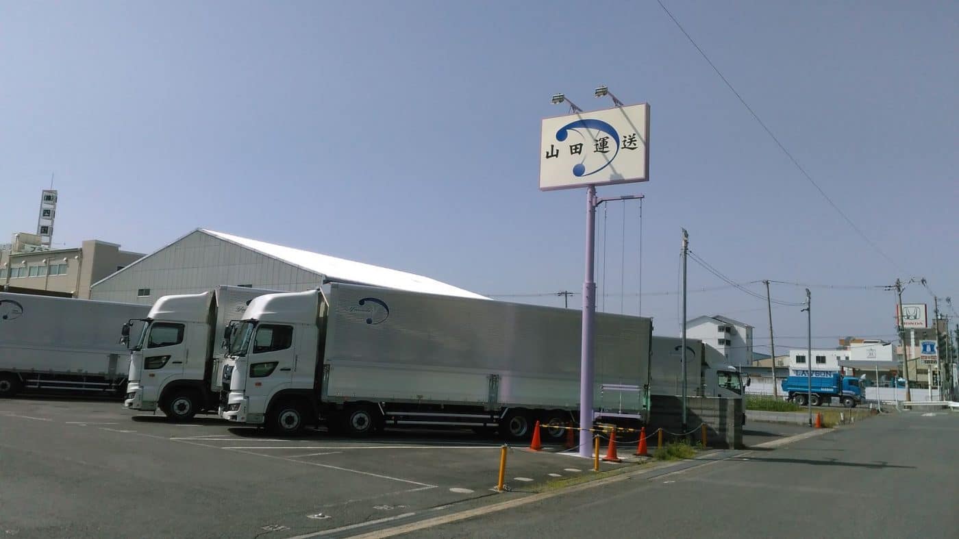 新たな自社PR!ポール看板を北側に設置しました! 6 看板の数々